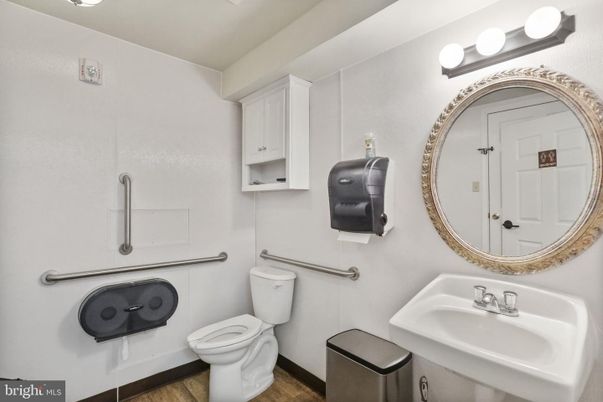 Bathroom, Interior, Wood Texture Flooring