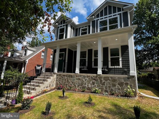 Exterior, Facade, American Craftsman