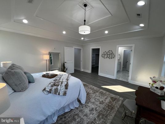 Bedroom, Interior, Pendant Lights, Recessed Lighting, Wood Texture Flooring