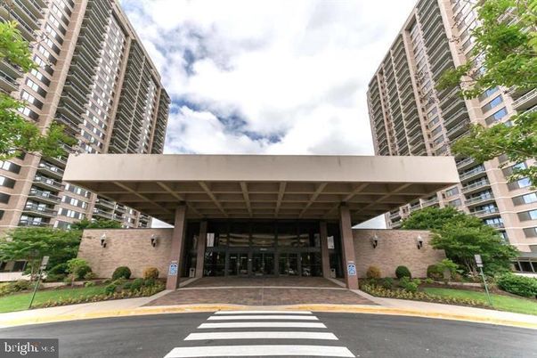 Exterior, Facade, Condo Building