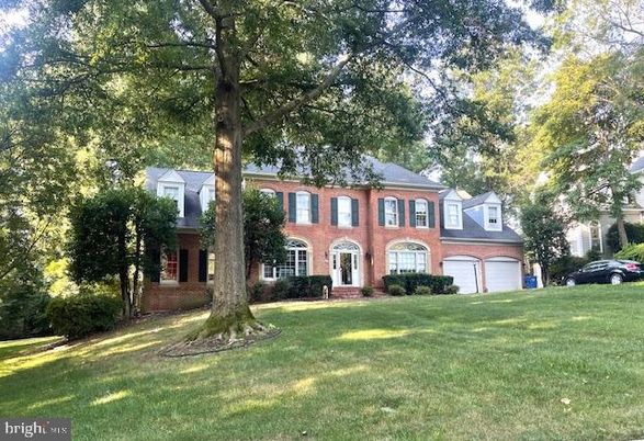 Attached, Backyard, Exterior, Facade, Brick Facade, Georgian