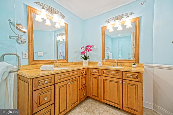 Bathroom, Dual Sink Vanities, Interior