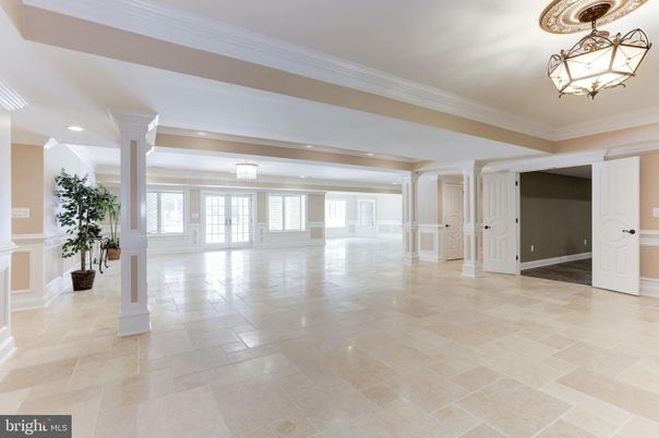 Chandelier, Empty room, Interior, Recessed Lighting