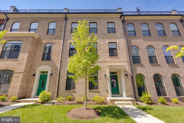 Exterior, Facade, Brick Facade, Rowhouse