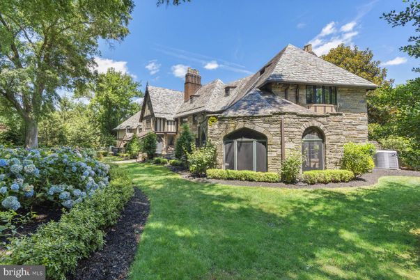 Backyard, Exterior, Facade, Brick Facade, French Provincial