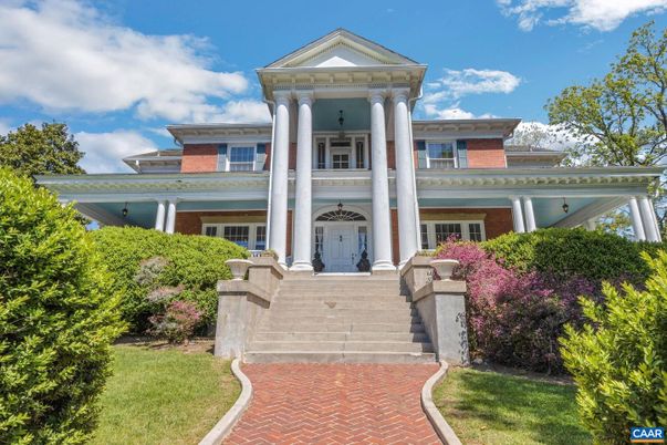 Exterior, Facade, American Foursquare