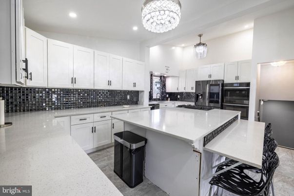 Chandelier, Interior, Kitchen, Recessed Lighting, Stainless Steel Appliances