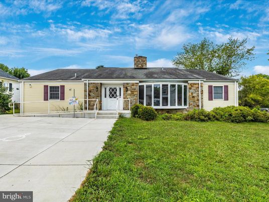 Exterior, Facade, Cape Cod