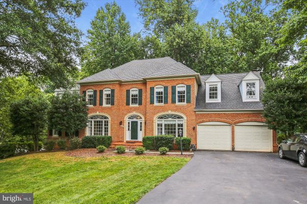 Attached, Exterior, Facade, Brick Facade, Georgian
