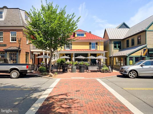 Exterior, Facade, Brick Facade, Queen Anne Victorian