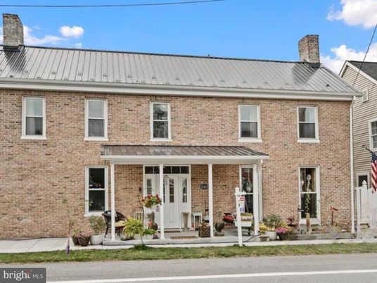 Exterior, Facade, Brick Facade, Georgian