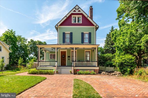 Exterior, Facade, Queen Anne Victorian