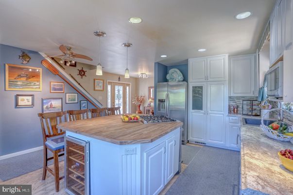 Dining room, Interior, Kitchen, Pendant Lights, Recessed Lighting, Stainless Steel Appliances