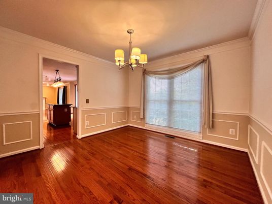 Chandelier, Empty room, Interior, Wood Texture Flooring