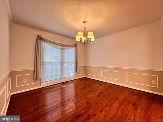 Chandelier, Empty room, Interior, Wood Texture Flooring