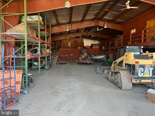 Garage, Interior, Wooden Beams