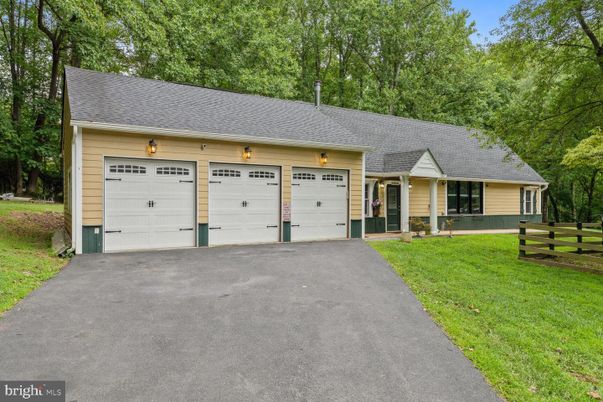 Attached, Exterior, Facade, Cape Cod