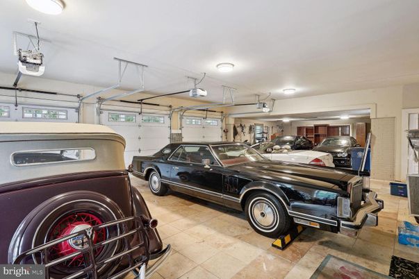 Garage, Interior