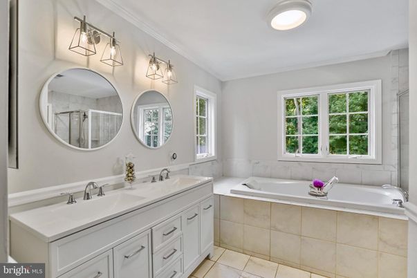 Bathroom, Dual Sink Vanities, Interior