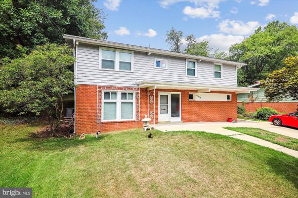 Attached, Exterior, Facade, Brick Facade, Split Level