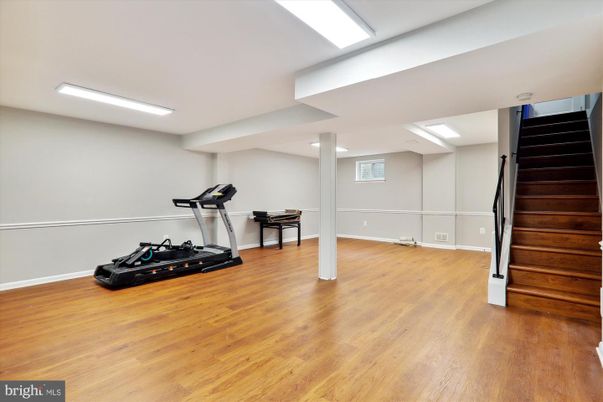 Fitness Equipment, Interior, Recessed Lighting, Wood Texture Flooring
