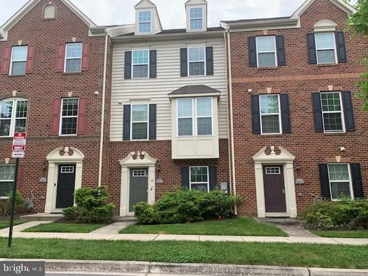 Exterior, Facade, Brick Facade, Rowhouse