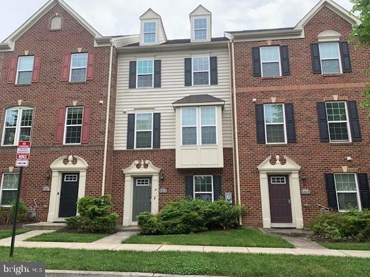 Exterior, Facade, Brick Facade, Rowhouse