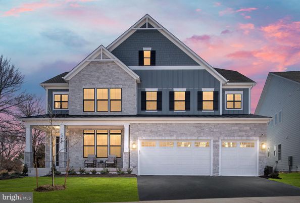 Attached, Exterior, Facade, Farmhouse
