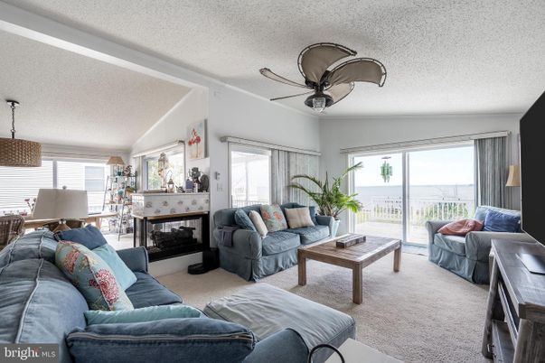 Dining room, Interior, Living room, Pendant Lights
