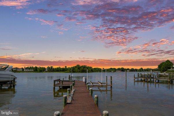 Exterior, Lake