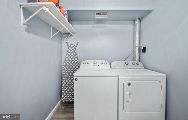 Interior, Utility Closets, Washer, Wood Texture Flooring