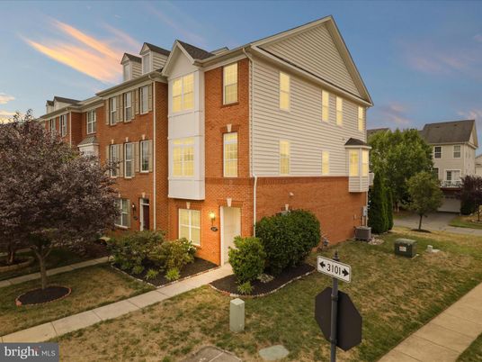 Exterior, Facade, Brick Facade, Rowhouse