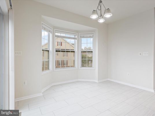 Empty room, Interior, Pendant Lights