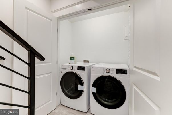 Interior, Washer, Wood Texture Flooring