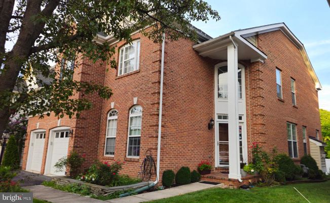 Attached, Exterior, Facade, Brick Facade, Rowhouse