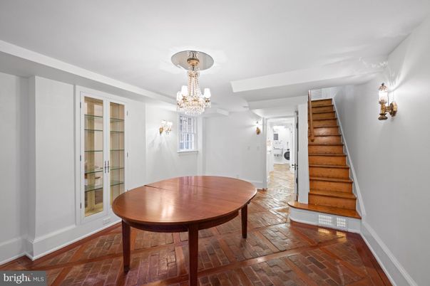 Chandelier, Interior
