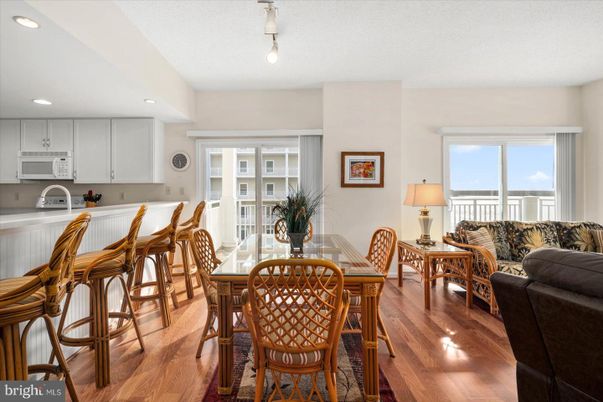 Dining room, Interior, Kitchen, Recessed Lighting, Wood Texture Flooring