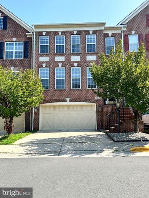 Attached, Exterior, Facade, Brick Facade, Rowhouse