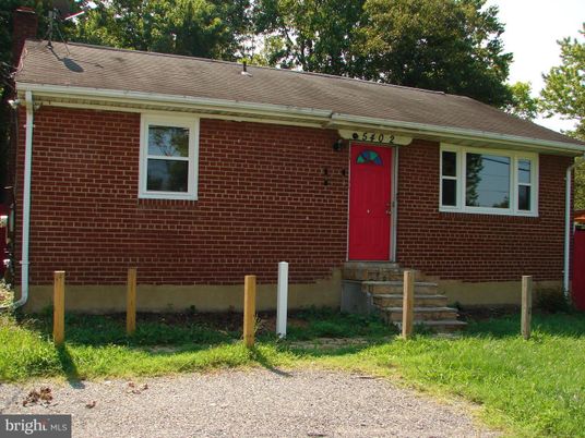 Exterior, Facade, Brick Facade, Cape Cod
