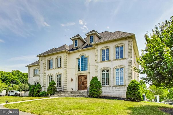 Exterior, Facade, French Provincial