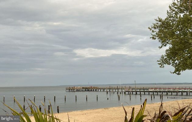 Exterior, Lake