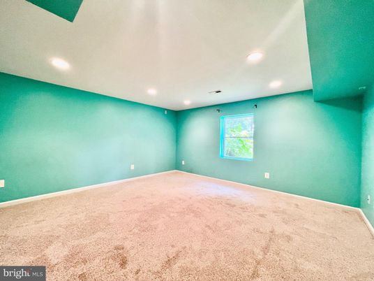 Empty room, Interior, Recessed Lighting