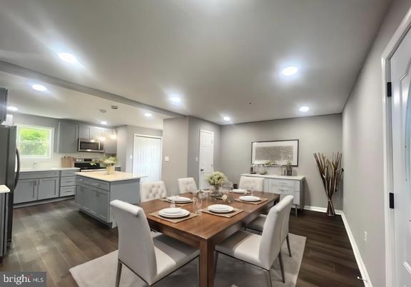 Dining room, Interior, Kitchen, Recessed Lighting, Wood Texture Flooring