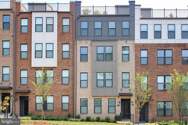 Exterior, Facade, Brick Facade, Rowhouse