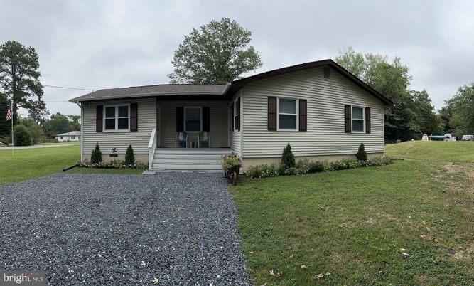 Backyard, Exterior, Facade, Ranch