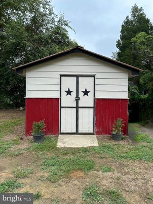 Detached Garage, Exterior