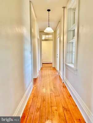 Interior, Pendant Lights, Wood Texture Flooring