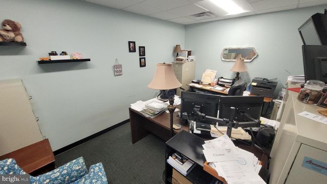 Home Office, Interior