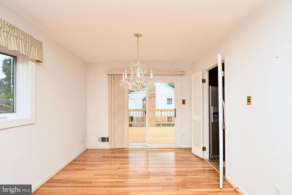 Chandelier, Empty room, Interior, Wood Texture Flooring
