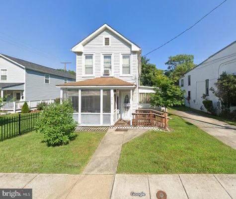 Backyard, Exterior, Facade, Queen Anne Victorian